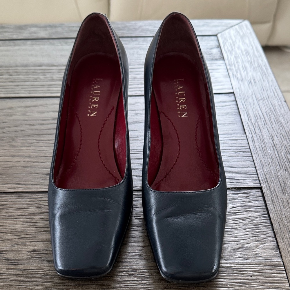 Lauren Ralph Lauren size 6.5 navy blue leather pumps with black heel. EUC.